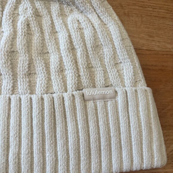 Lululemon Athletic Cable Knit Pom Beanie Hat Natural Ivory NWT One Size - Picture 5 of 7